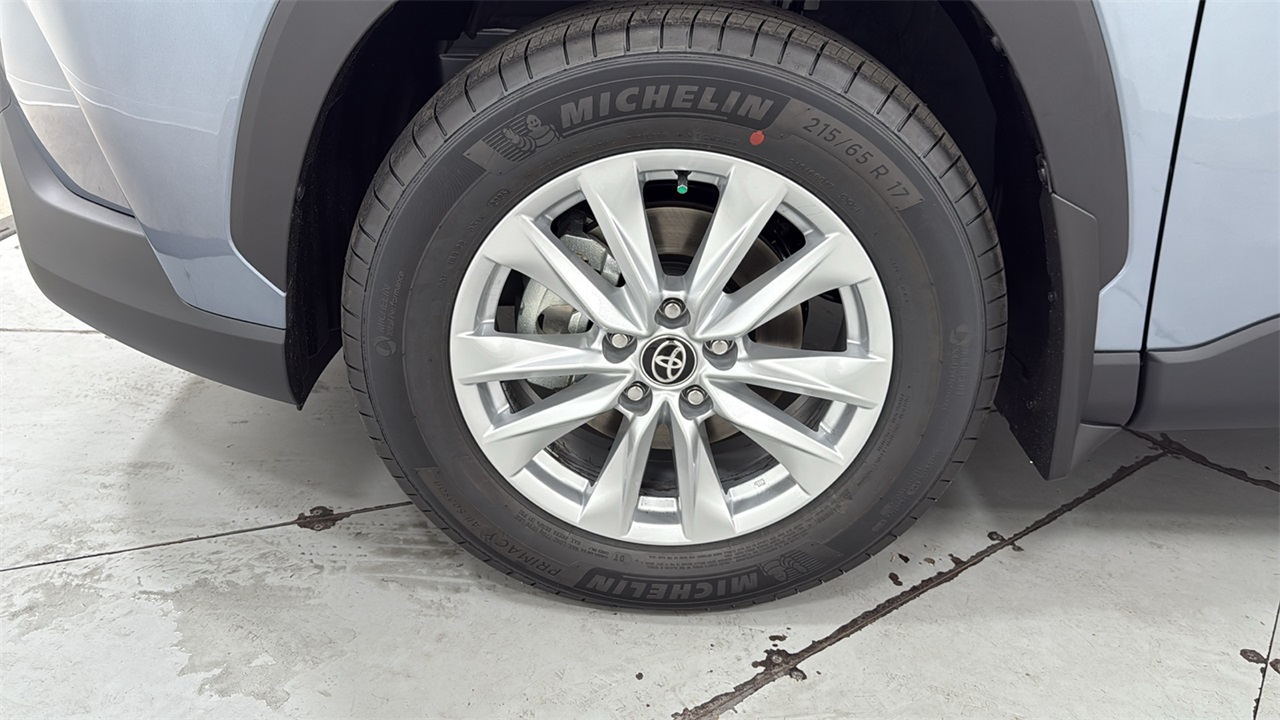 2026 Toyota Corolla Cross LE photo 22