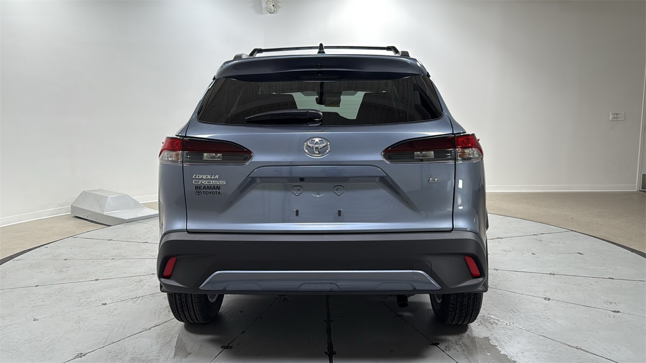 2026 Toyota Corolla Cross LE photo 4