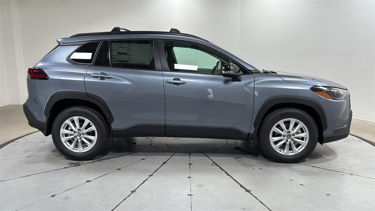 2026 Toyota Corolla Cross LE photo 6
