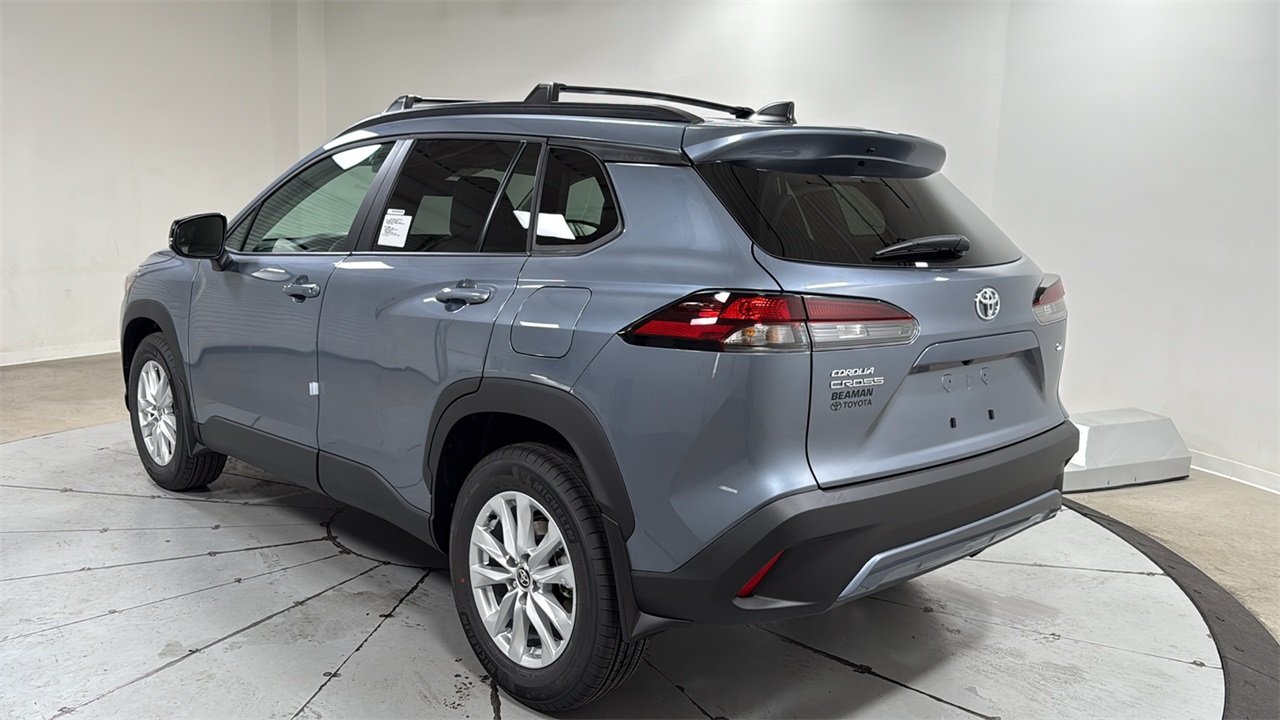 2026 Toyota Corolla Cross LE photo 7