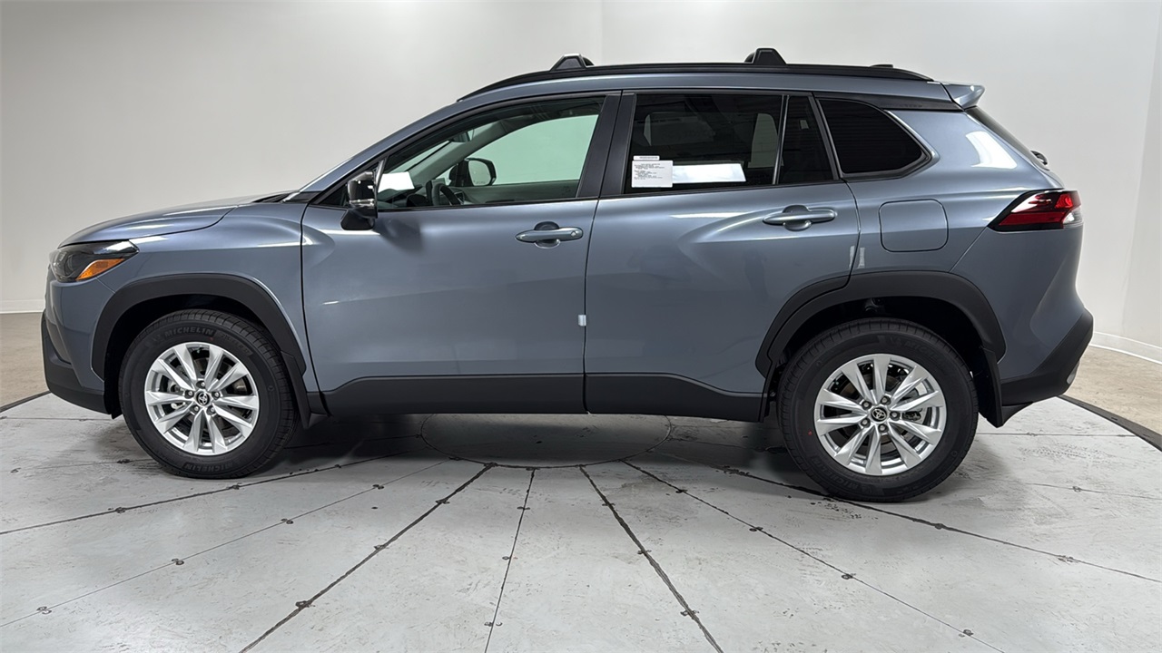 2026 Toyota Corolla Cross LE photo 8