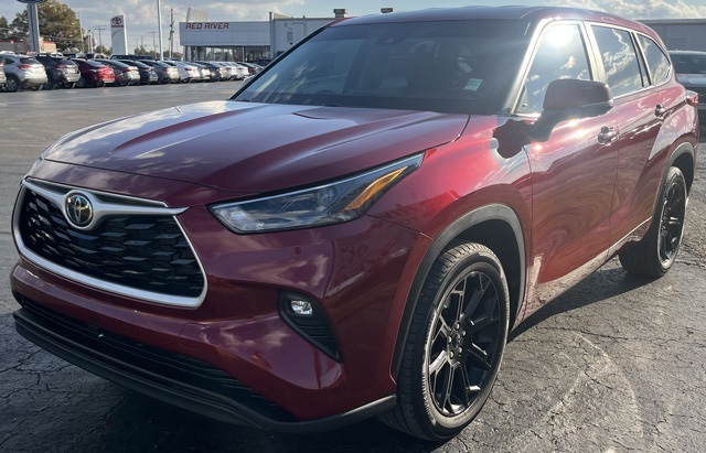 2023 Toyota Highlander L photo 2