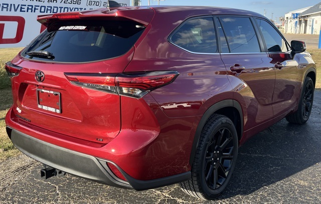 2023 Toyota Highlander L photo 4