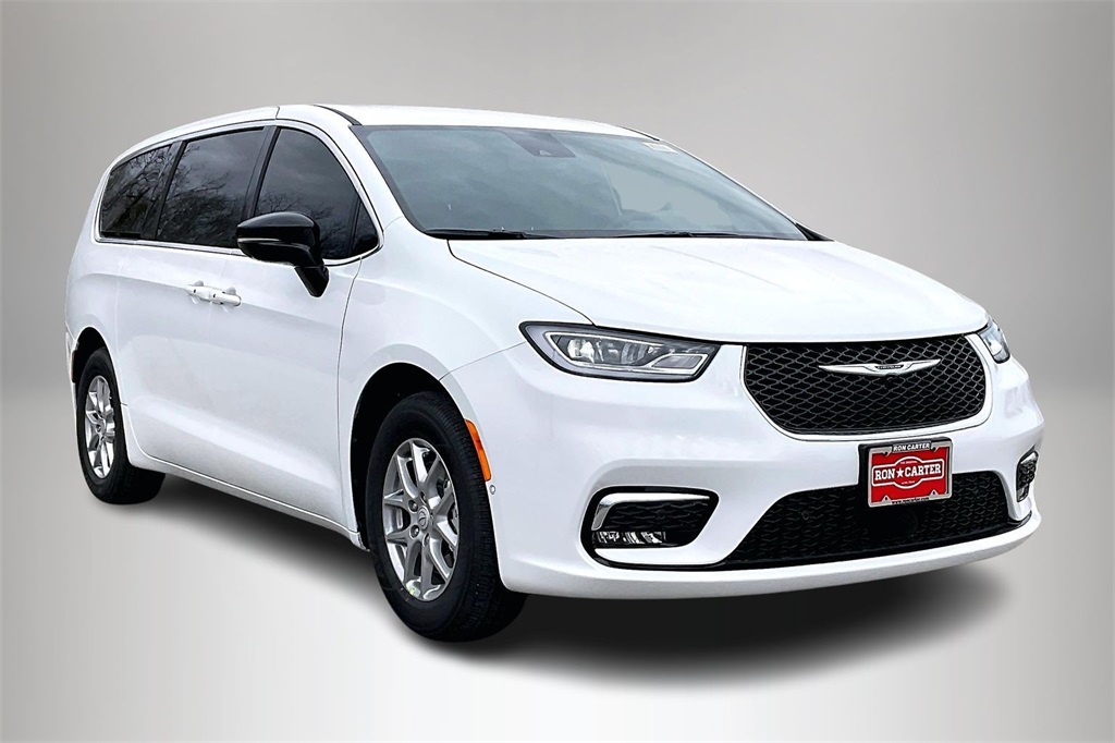 2026 Chrysler Pacifica Select's photo