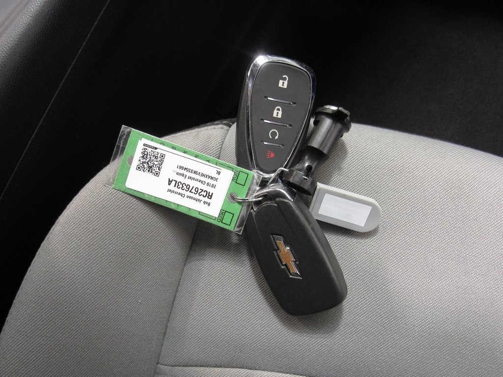 2019 Chevrolet Equinox LS photo 2