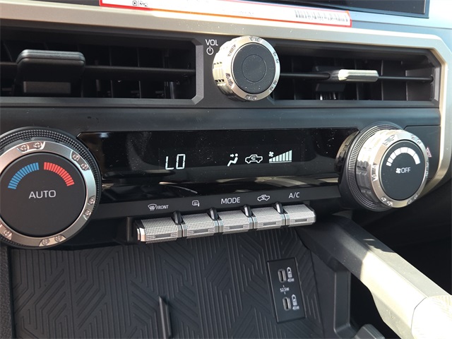 2025 Toyota Tacoma TRD Off-Road Double Cab photo 14