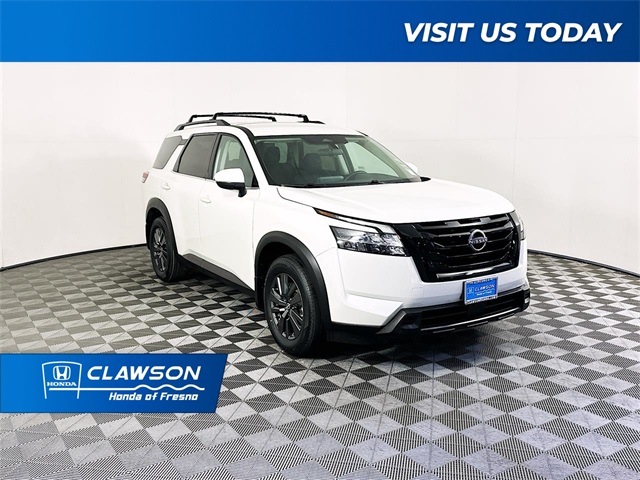2022 Nissan Pathfinder SV's photo