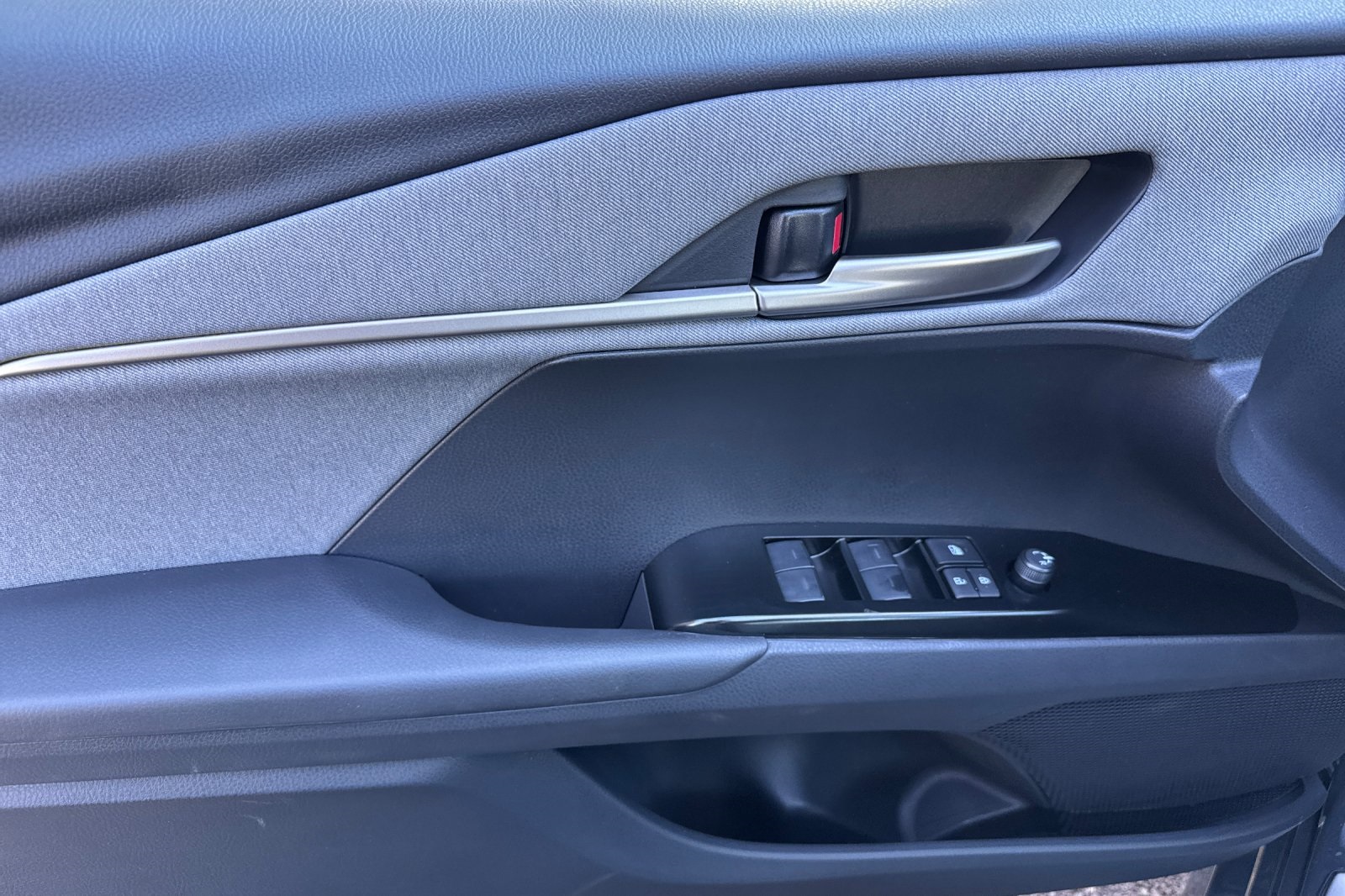 2025 Toyota Camry LE photo 11