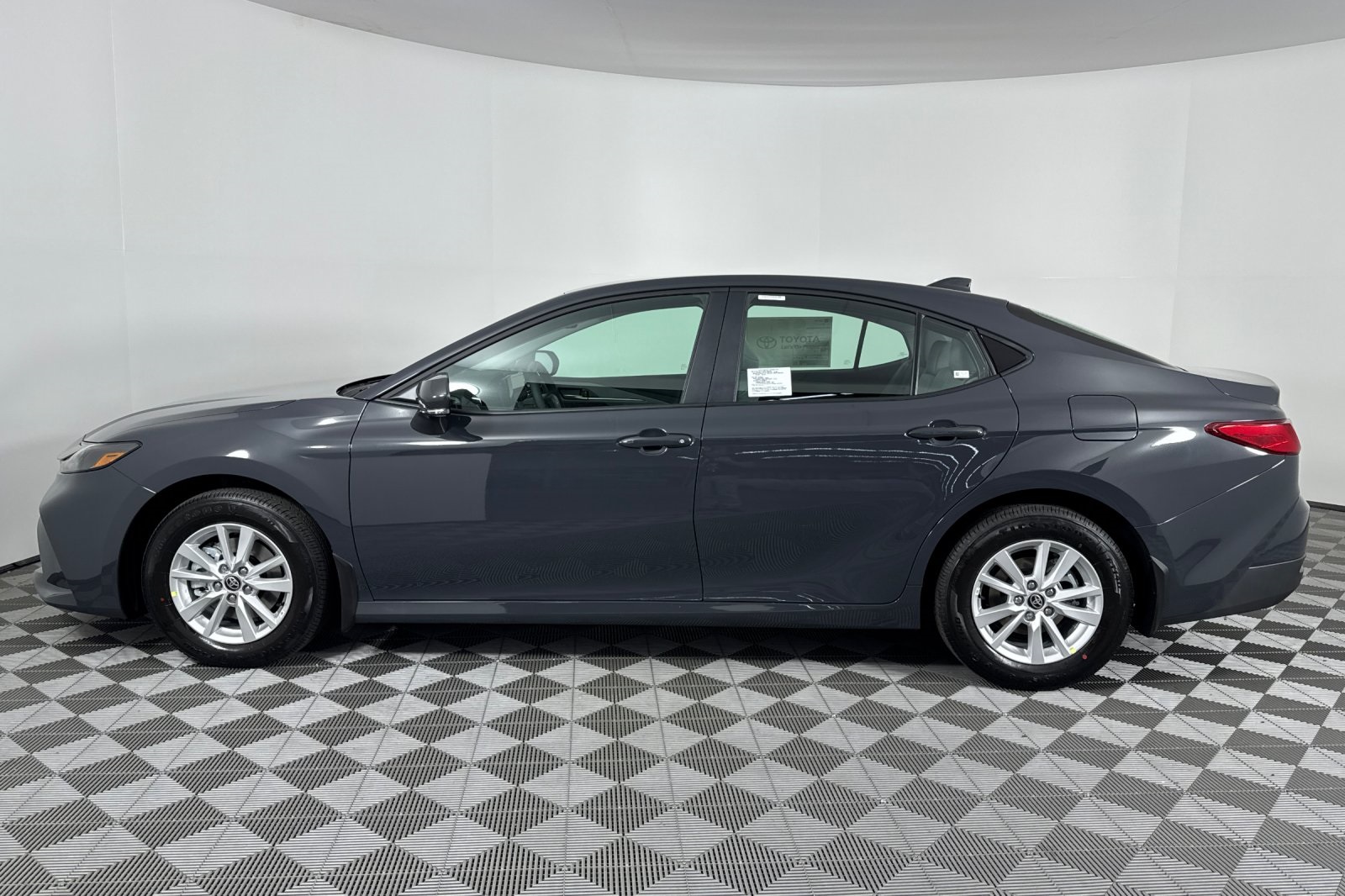 2025 Toyota Camry LE photo 7