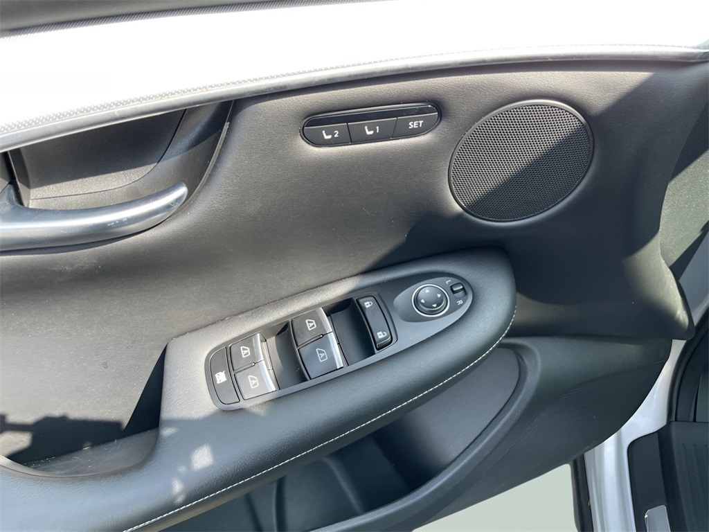 2021 Infiniti QX50 Essential AWD photo 3