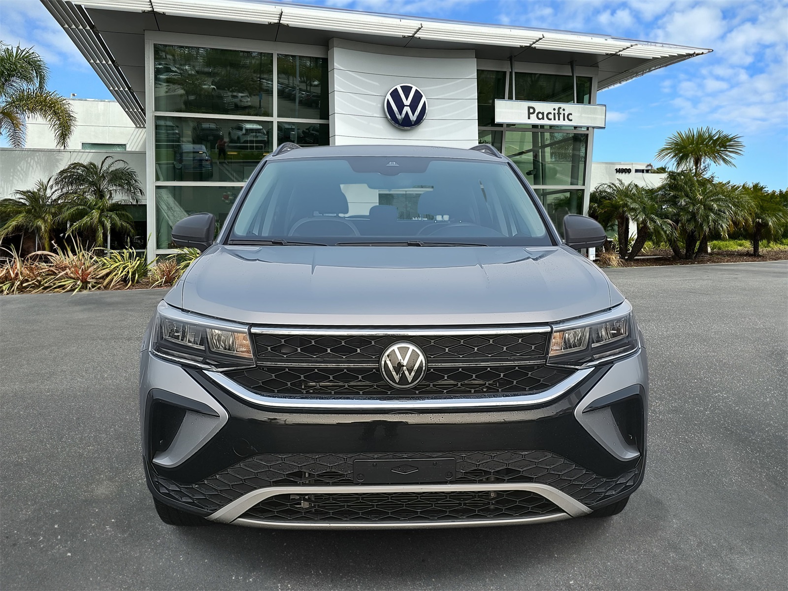 2023 Volkswagen Taos S's photo