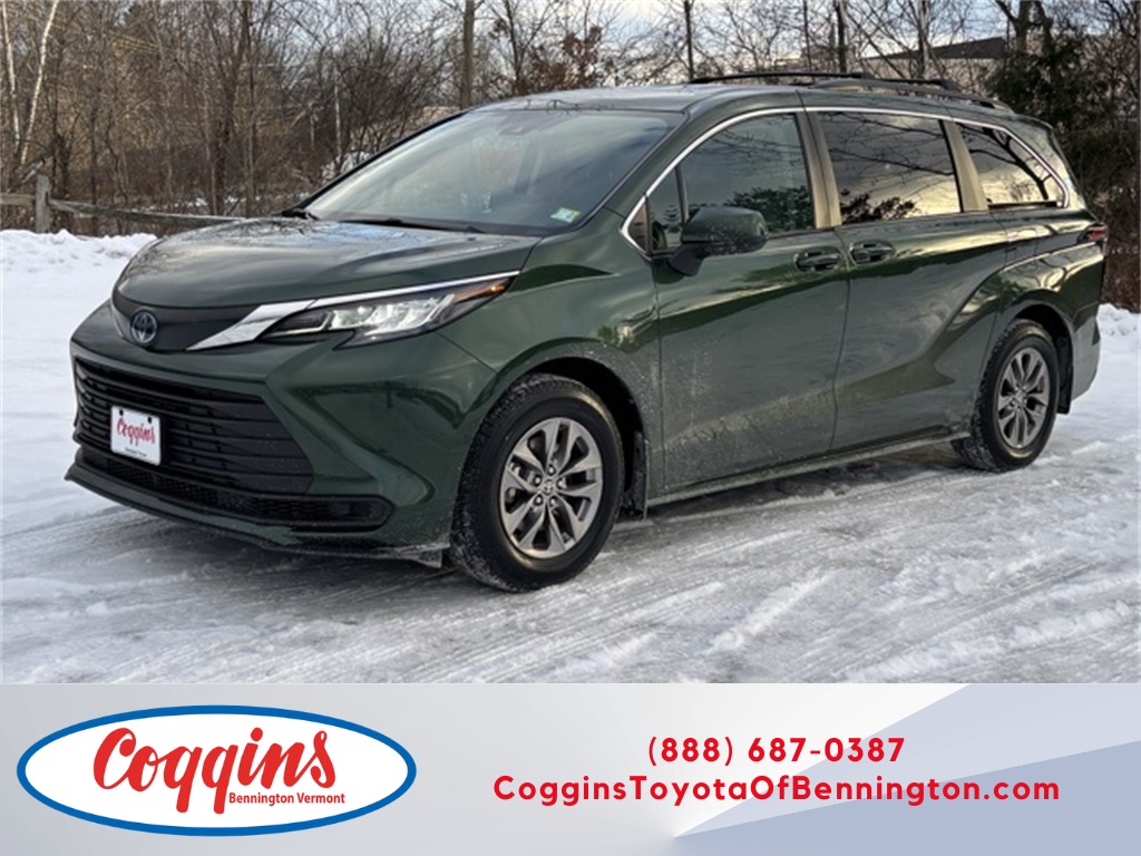 2023 Toyota Sienna LE's photo