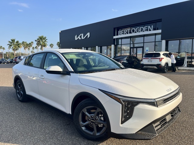 2025 Kia K4 LXS's photo