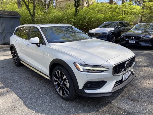 2025 Volvo V60 Cross Country B5 Ultra