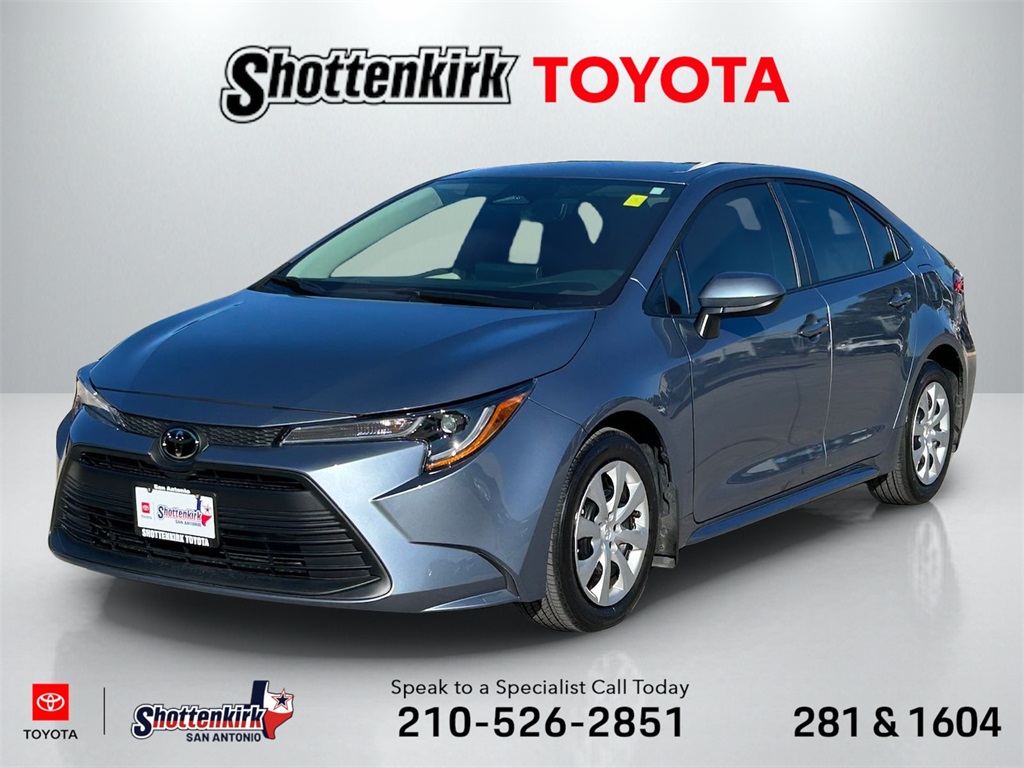 2025 Toyota Corolla LE's photo