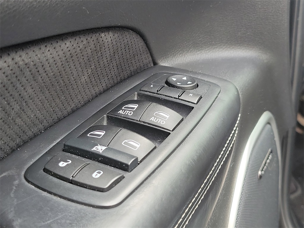 used 2015 Jeep Grand Cherokee car, priced at $30,998