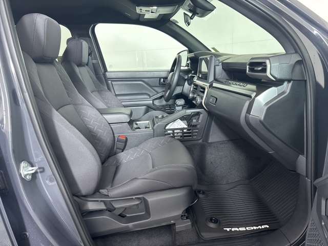 2025 Toyota Tacoma SR5 Double Cab photo 4