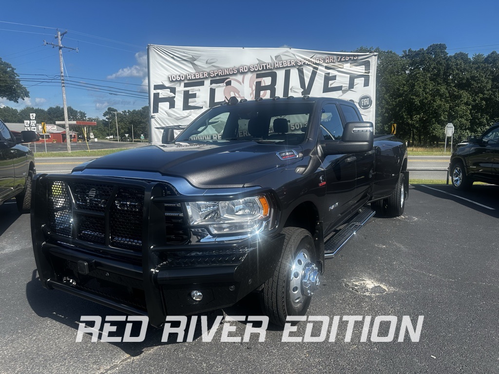 2024 Granite Crystal Metallic Clearcoat Ram 3500 Big Horn Truck