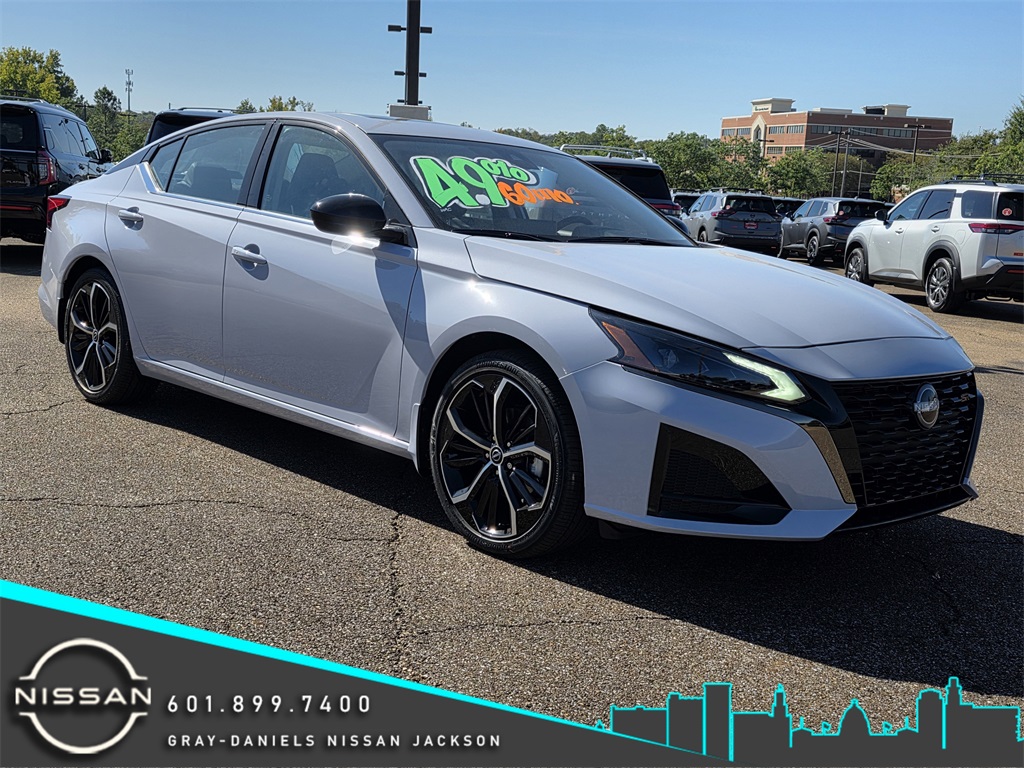 2025 Nissan Altima SR's photo