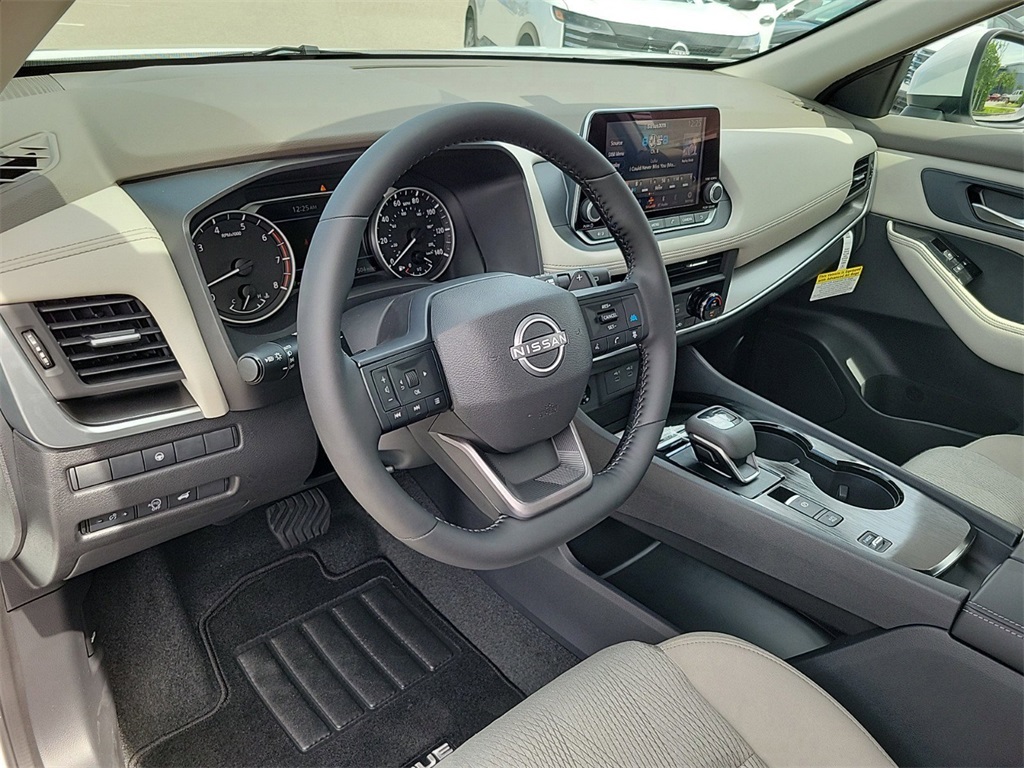 2025 White Pearl Nissan Rogue SV FWD SUV