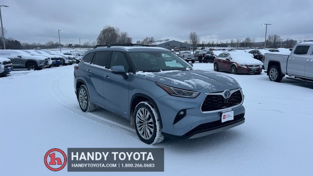 2023 Toyota Highlander Platinum's photo