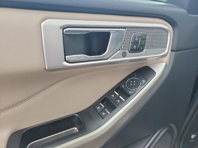 2022 Black Metallic Ford Explorer Limited RWD SUV
