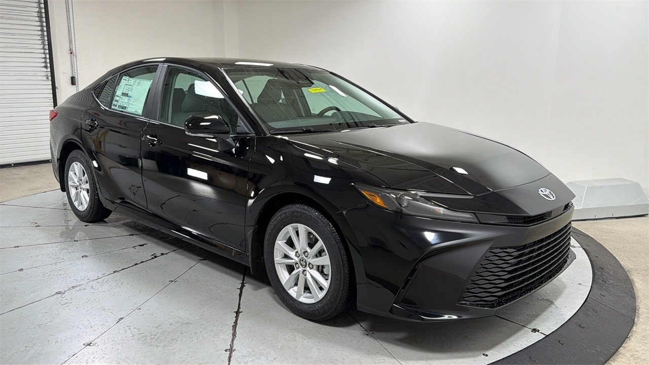 2026 Toyota Camry LE photo 3