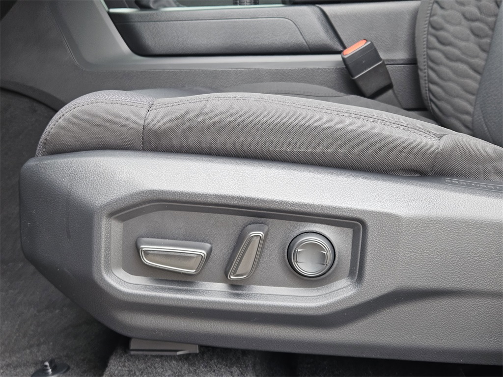 2026 Toyota Tundra SR5 CrewMax photo 16