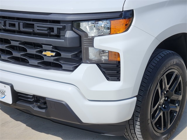 2025 Summit White Chevrolet Silverado 1500 Custom RWD Truck