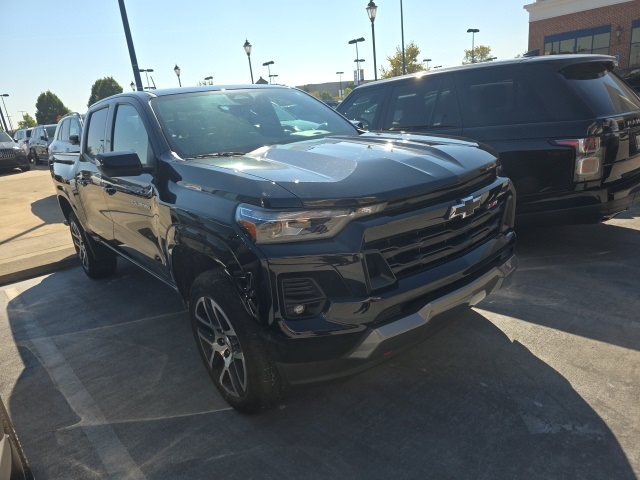 2023 Chevrolet Colorado Z71 photo 2