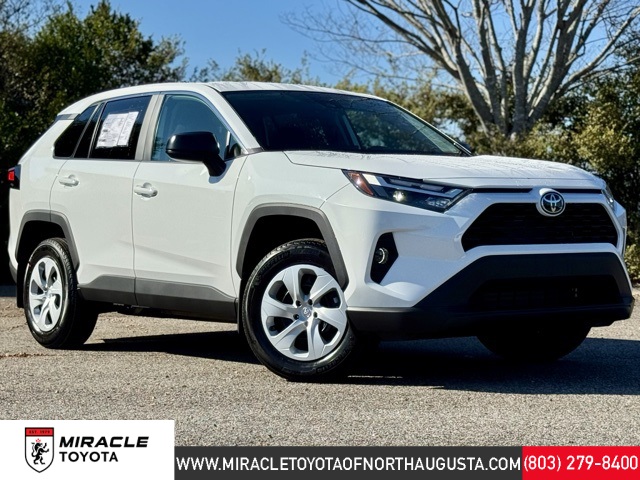 2025 Toyota RAV4 LE's photo