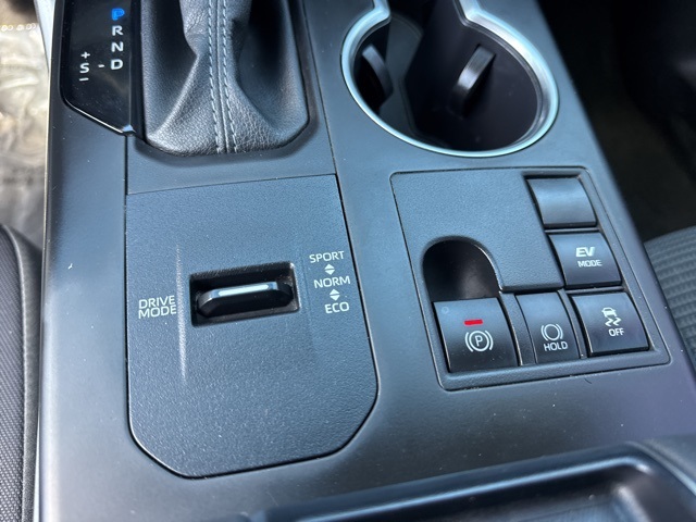 2024 Toyota Highlander Hybrid LE photo 4