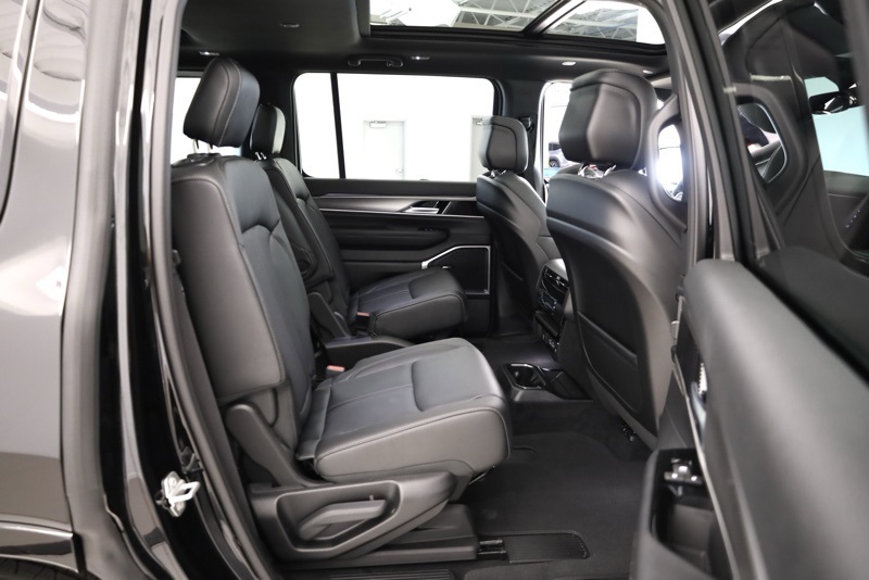 2025 Jeep Wagoneer Series II photo 36