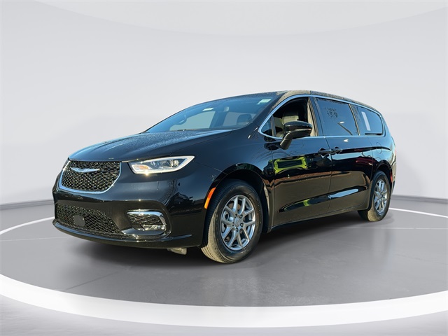 2026 Chrysler Pacifica Select's photo