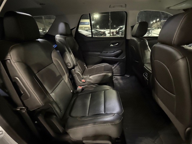 used 2021 Chevrolet Traverse car, priced at $29,417