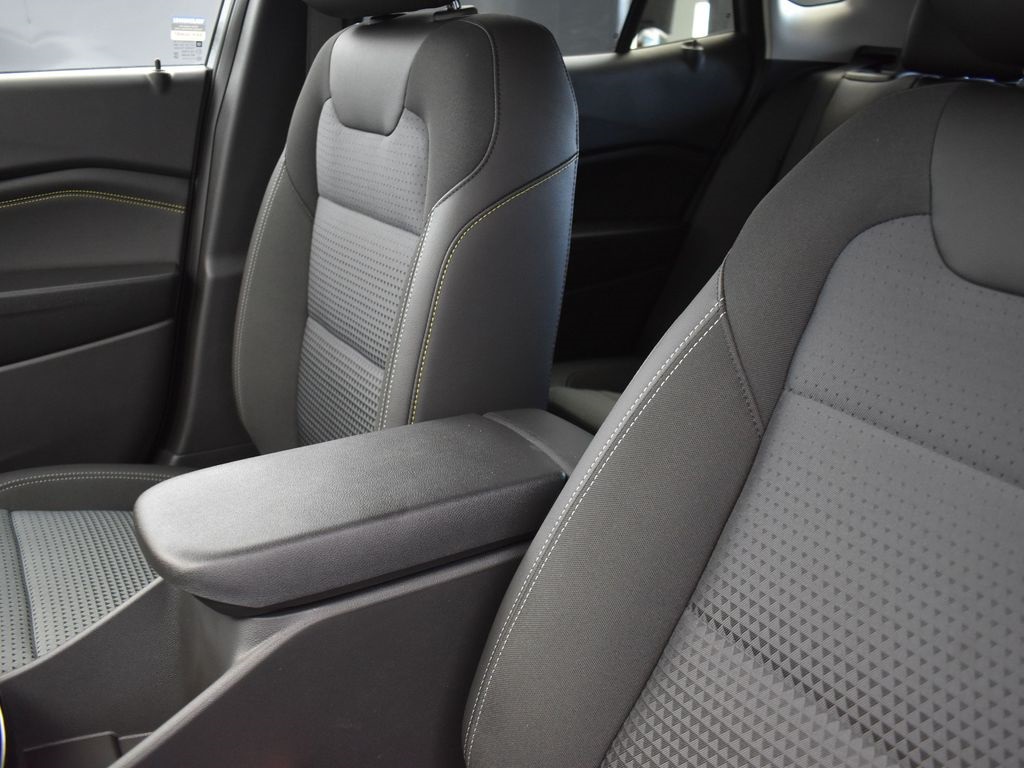 2025 Sterling Chevrolet Trax LT FWD SUV