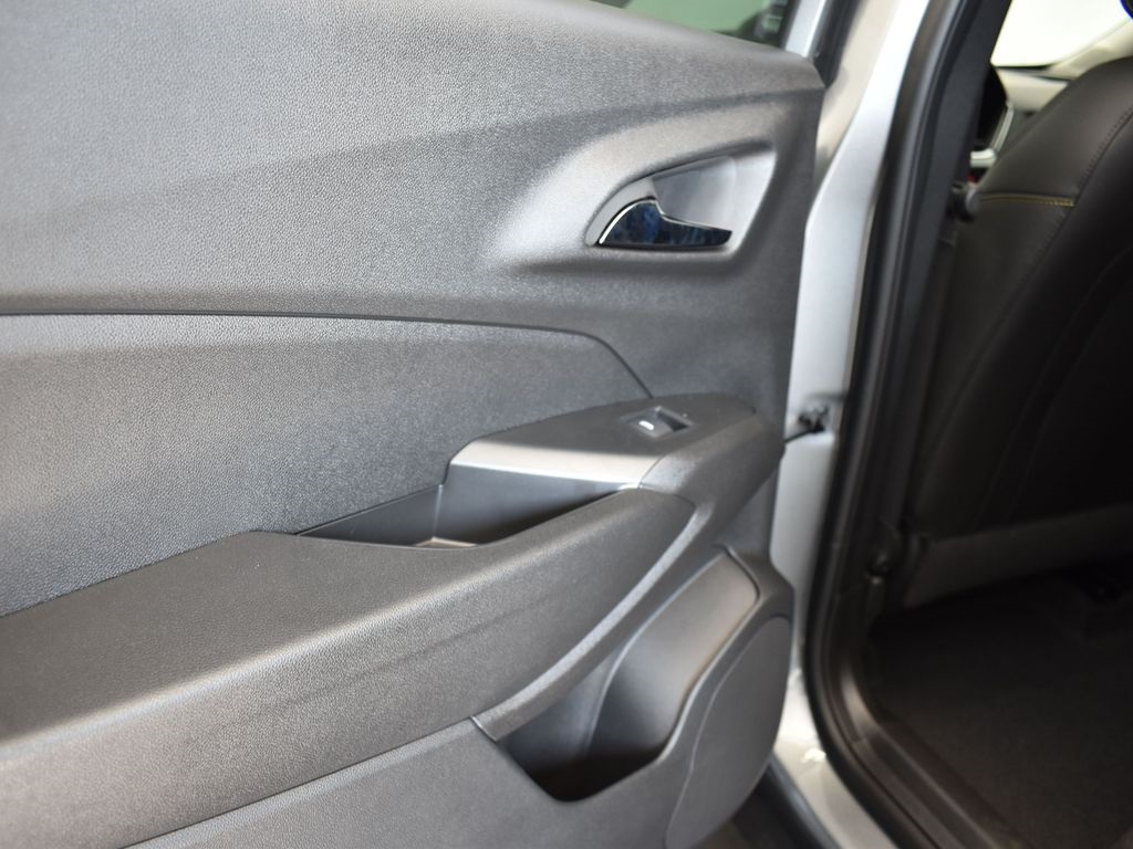 2025 Sterling Chevrolet Trax LT FWD SUV