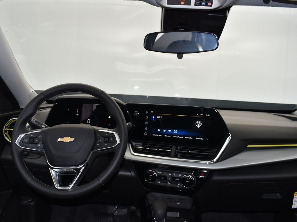 2025 Sterling Chevrolet Trax LT FWD SUV