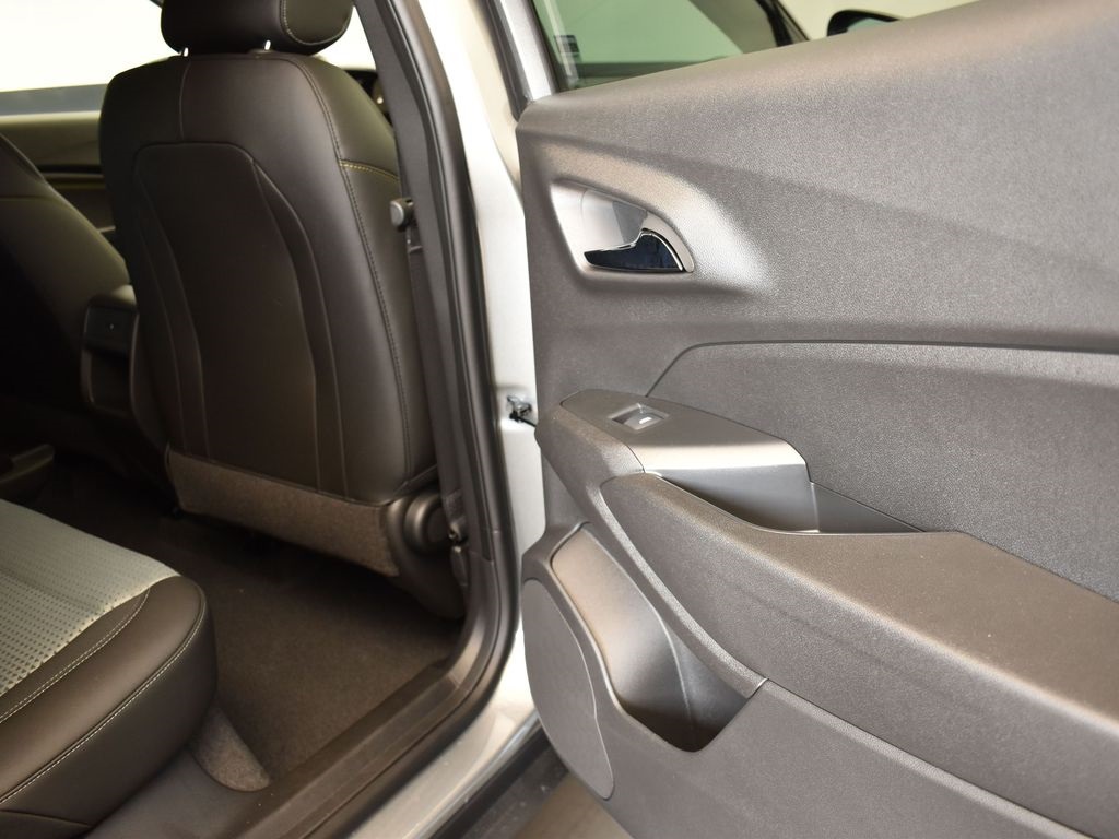 2025 Sterling Chevrolet Trax LT FWD SUV