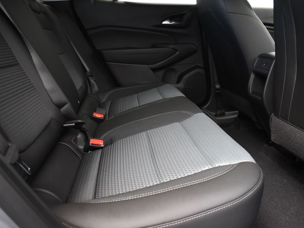 2025 Sterling Chevrolet Trax LT FWD SUV