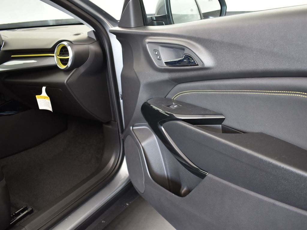 2025 Sterling Chevrolet Trax LT FWD SUV