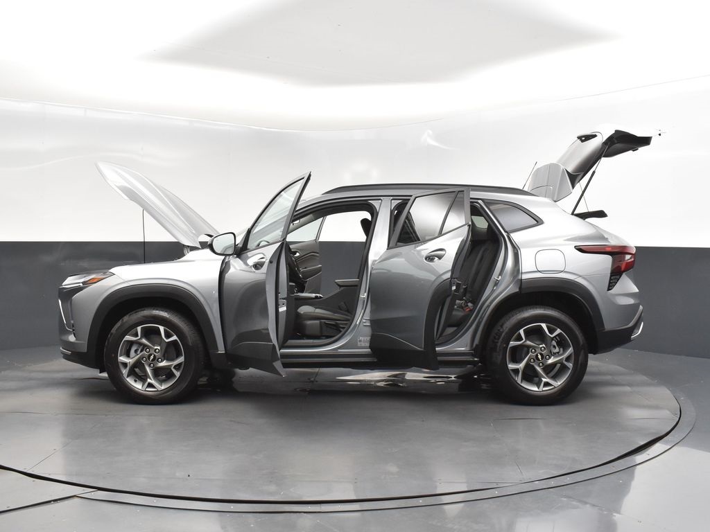 2025 Sterling Chevrolet Trax LT FWD SUV