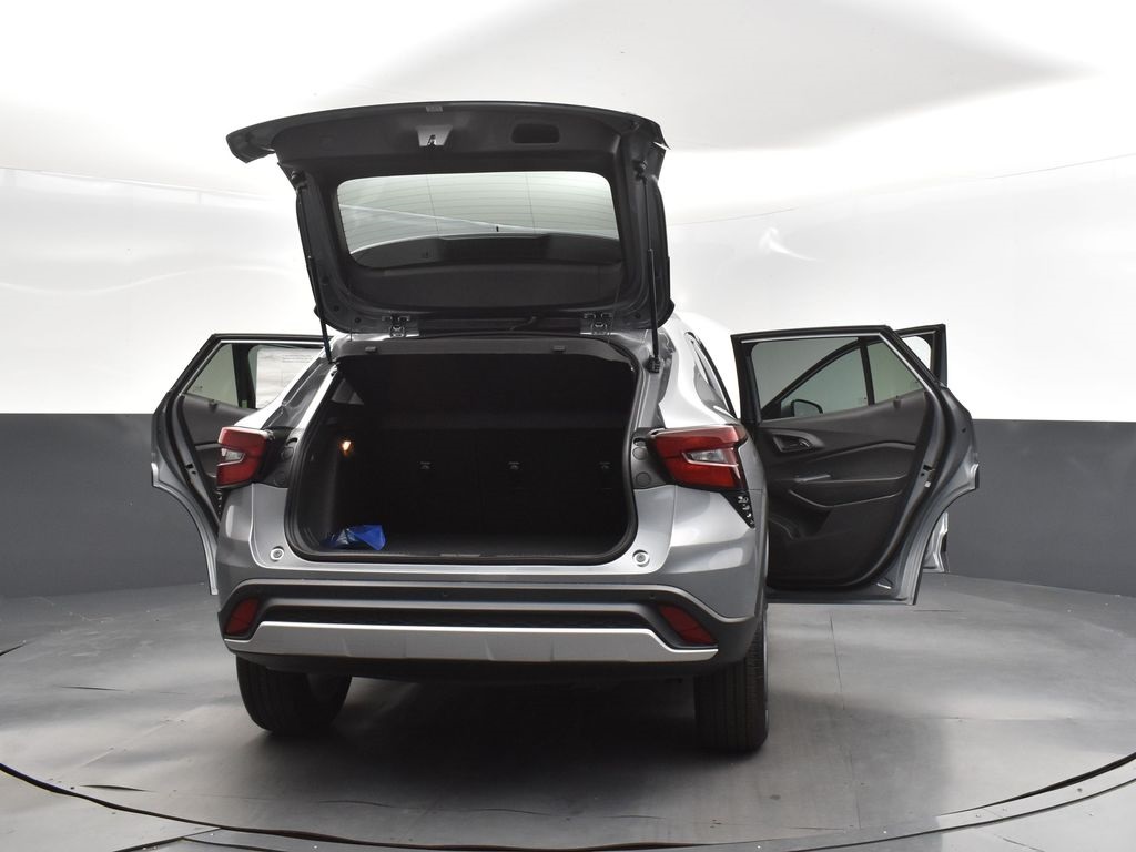 2025 Sterling Chevrolet Trax LT FWD SUV