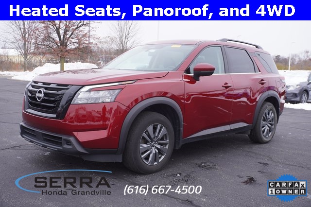 2023 Nissan Pathfinder SV's photo