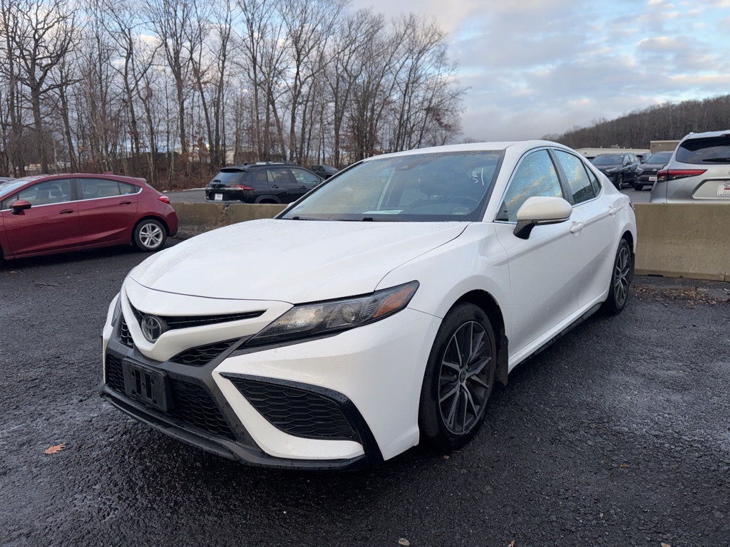 2023 Toyota Camry SE's photo
