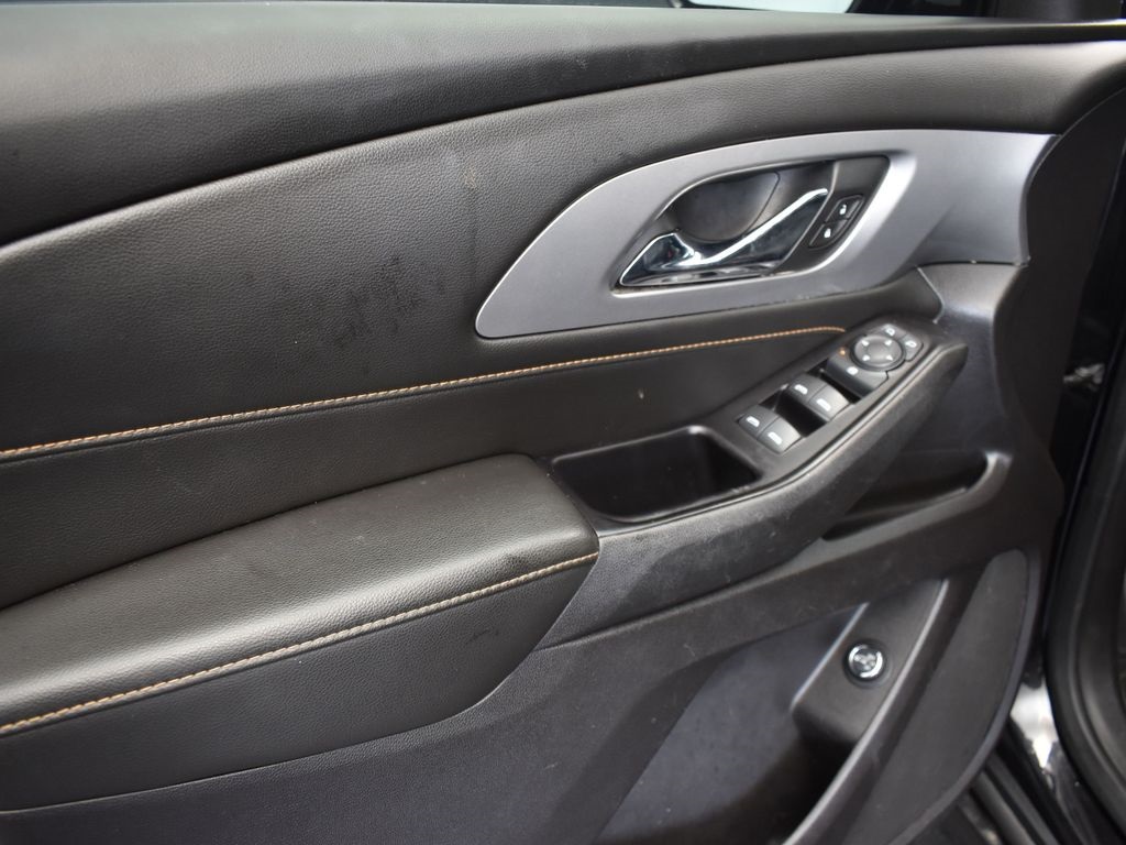 2019 Mosaic Black Metallic Chevrolet Traverse 3LT FWD SUV