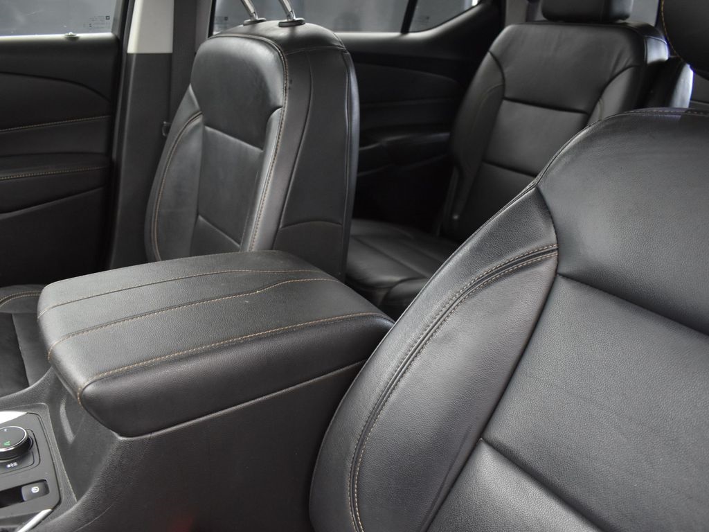 2019 Mosaic Black Metallic Chevrolet Traverse 3LT FWD SUV