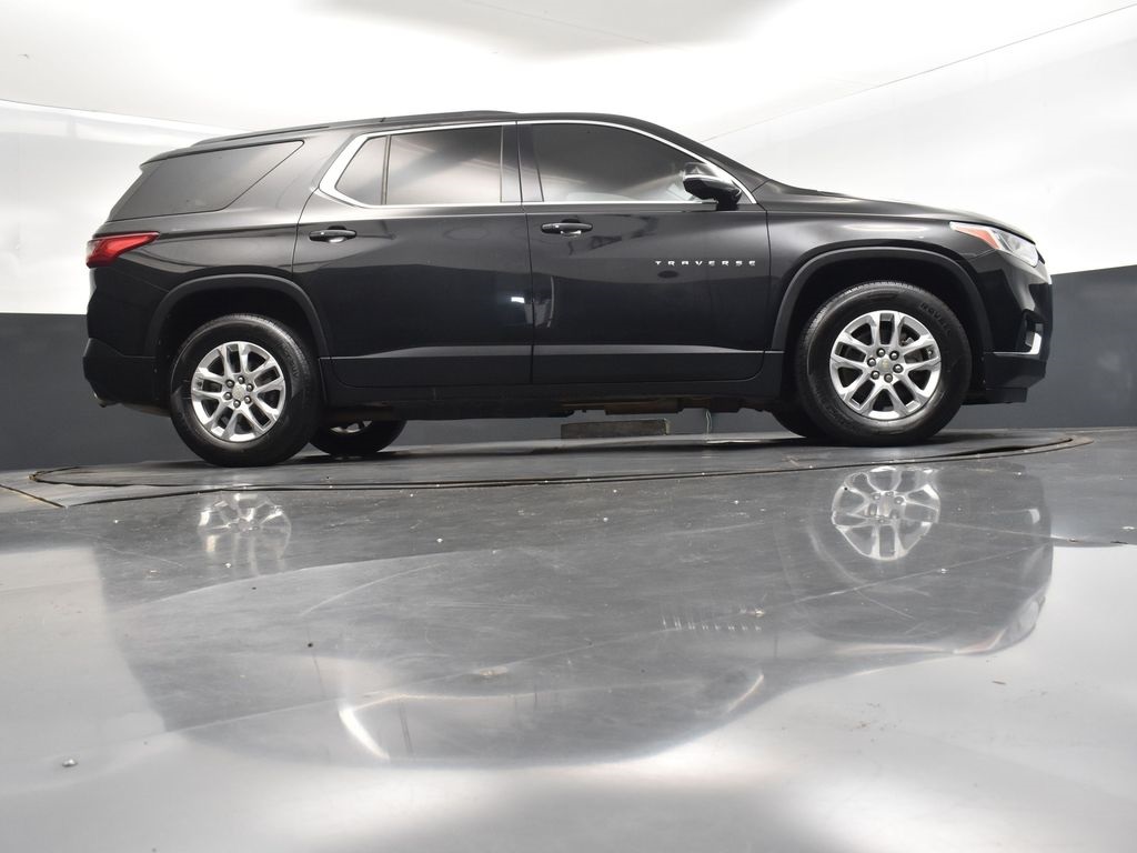 2019 Mosaic Black Metallic Chevrolet Traverse 3LT FWD SUV
