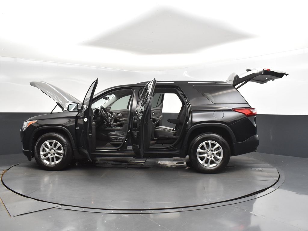 2019 Mosaic Black Metallic Chevrolet Traverse 3LT FWD SUV