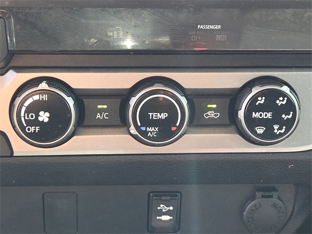 2016 Toyota Tacoma SR5 Double Cab photo 17